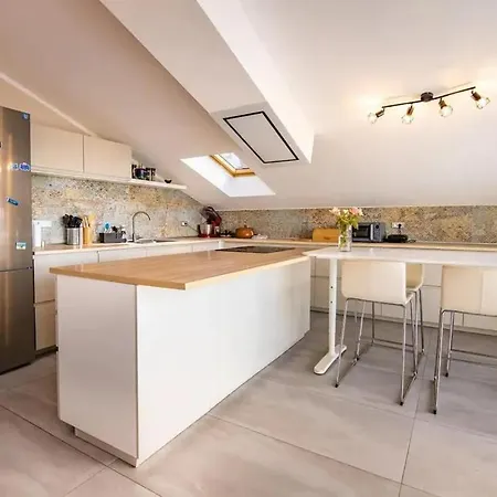 Spacious And Good Apartment 아파트 *