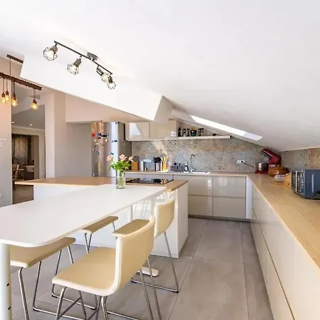 Spacious And Good Apartment *